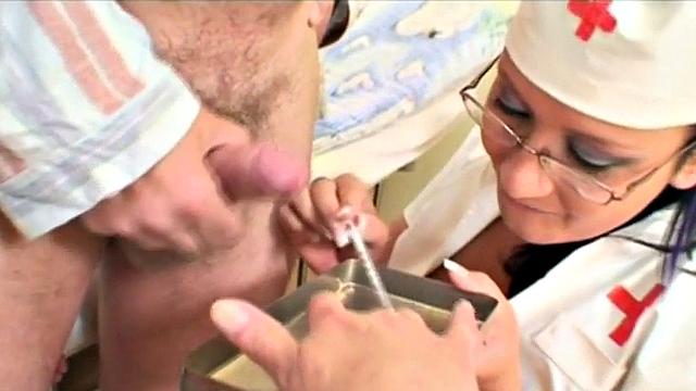 Teen nurse goes down on grandpa