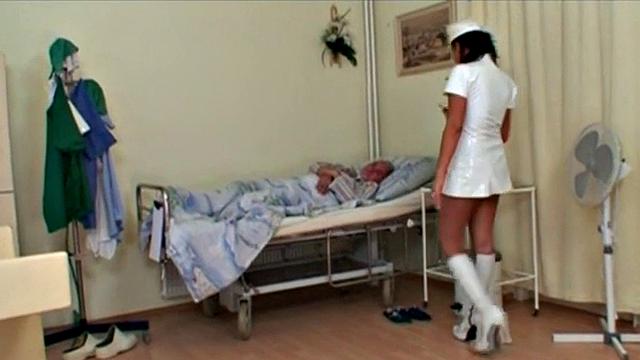 Teen nurse goes down on grandpa
