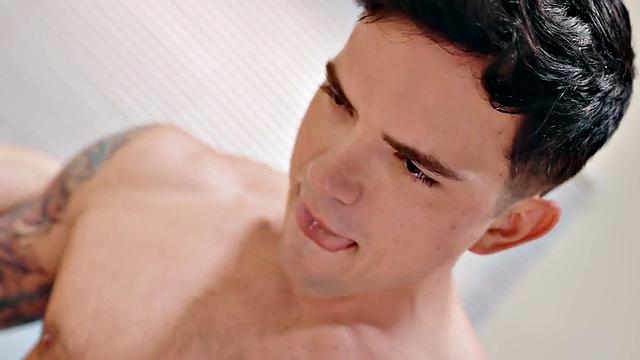 врач-ступбро трахает родного врача прямо на кушетке - медицина 18+