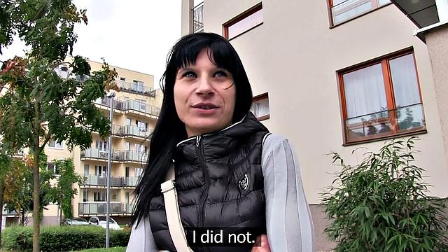 Brunette Loves to Suck Cock