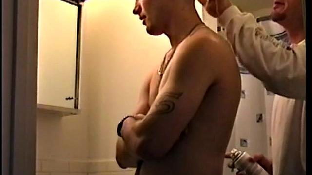 накачанный cj дрочит на камеру свой стояк