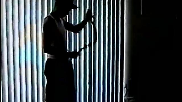 Тони строит из себя натурала, но заканчивает с полной ладонью