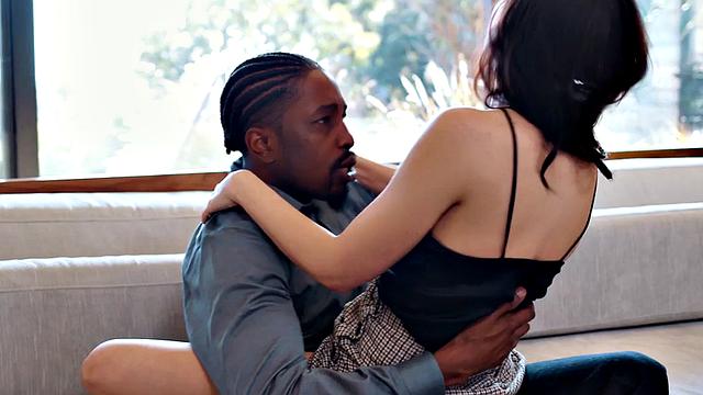 татуированные красотки устраивают жаркую межрасовую оргию на четверых