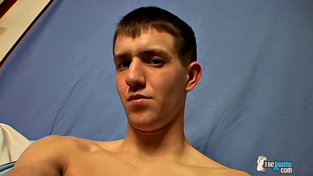 Gauges Shows off His Big Feet and Juicy Cock!