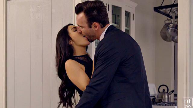 Honey I'm Home - S4:E9