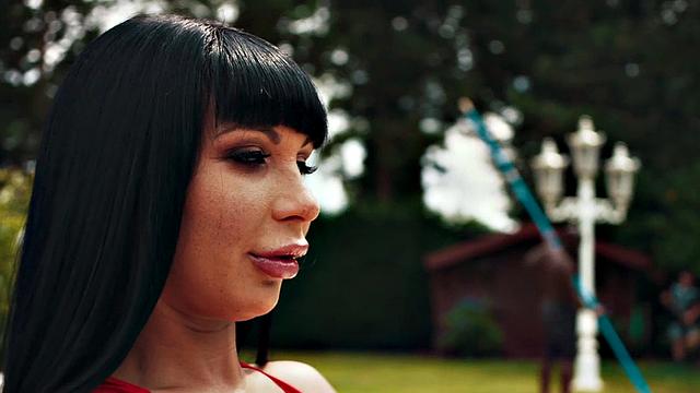 Outdoor Creampie for Valentina Ricci