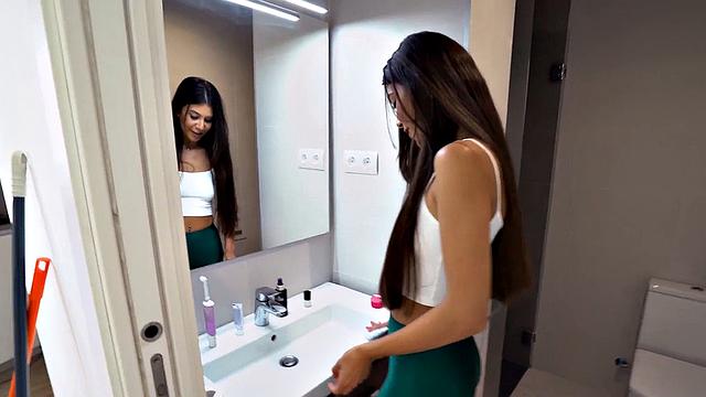 Real Latina maid gets facialized