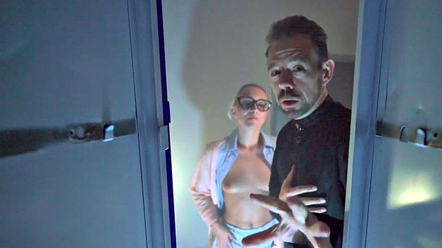 Hotel 21yo babe gets banged by fake priest