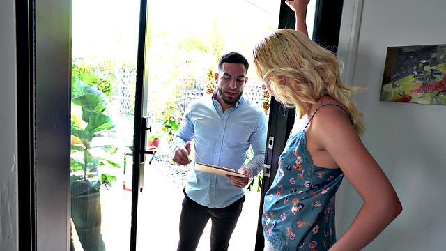 две горячие красотки соблазняют инспектора и устраивают жаркий тройничок