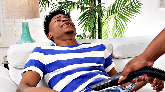 Curvy ebony maid with big butt facesits lil guy in living room after hot missionary sex