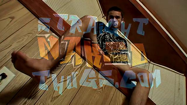 Стрейт-малыш с большим членом снимает стресс - Wiley