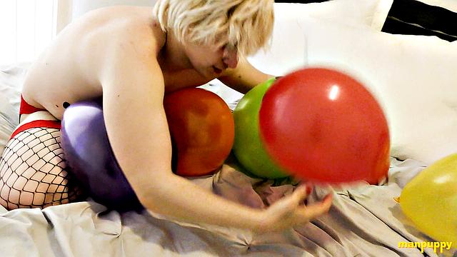 Elis Ataxxx Has Fun with Balloon Friends