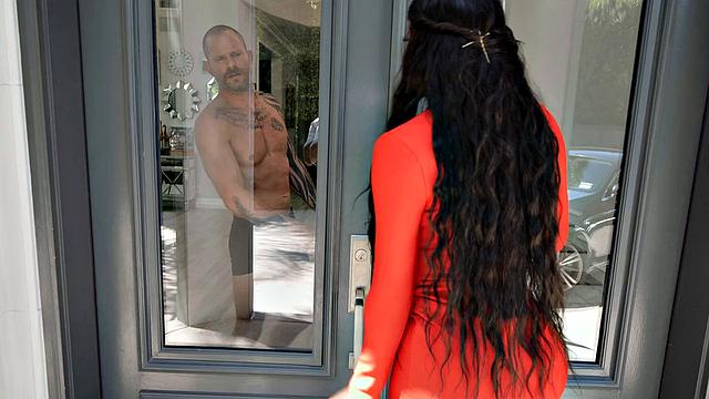 Curvy Reporter Fucks For Leads