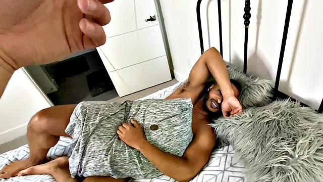 мускулистый черный парень в жесткой аналке от любовника лицом к лицу