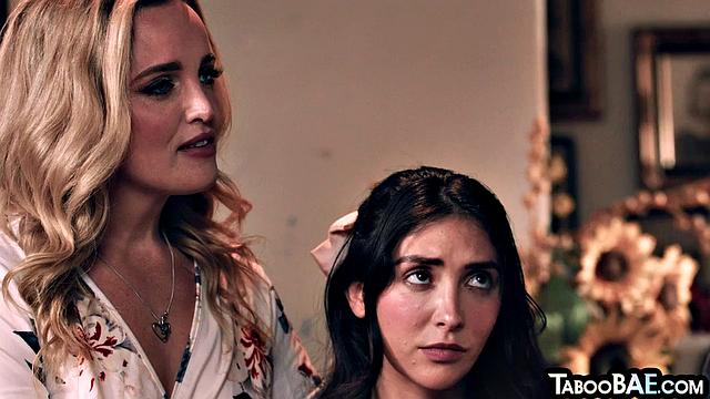 Horny big sluts pussysmashed in 3some