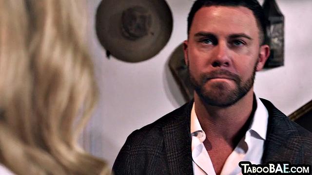 Horny big sluts pussysmashed in 3some