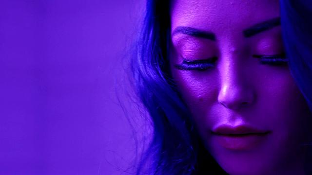 Blue haired Eve Marlowe wears lingerie to fuck fan