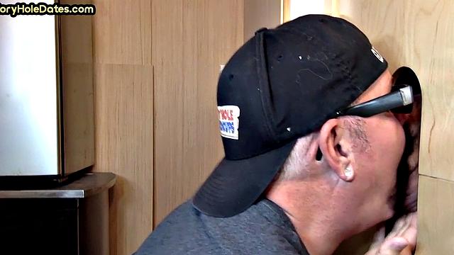 Facial-loving gloryhole DILF sucks rod in private home video