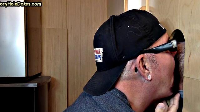 Facial-loving gloryhole DILF sucks rod in private home video