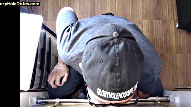 Facial-loving gloryhole DILF sucks rod in private home video