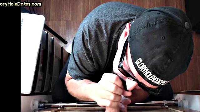 Facial-loving gloryhole DILF sucks rod in private home video