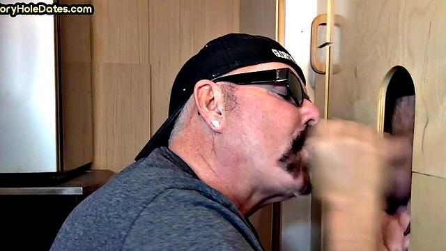Facial-loving gloryhole DILF sucks rod in private home video