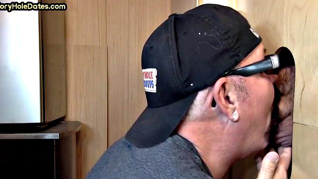 Facial-loving gloryhole DILF sucks rod in private home video