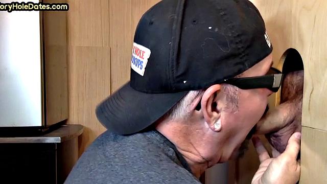 Facial-loving gloryhole DILF sucks rod in private home video