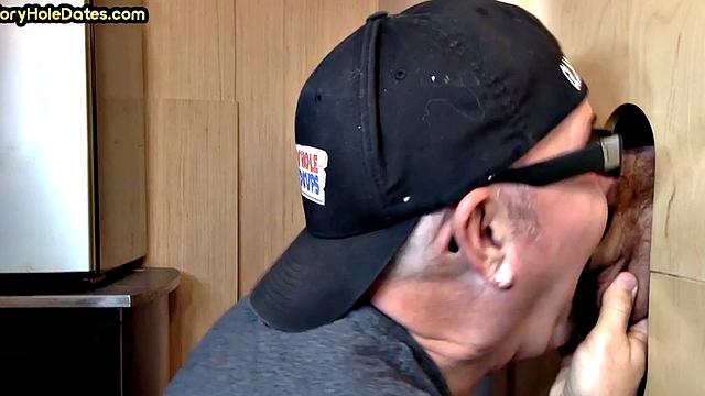 Facial-loving gloryhole DILF sucks rod in private home video