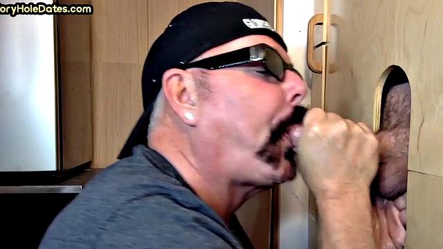 Facial-loving gloryhole DILF sucks rod in private home video