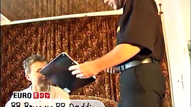 Тинейджерки без резинки против зрелых мужчин - Сцена 2