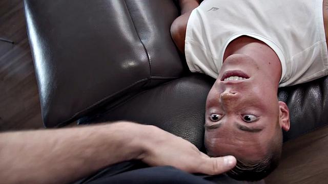 татуированный брат сначала сосёт, потом шпилит без тормозов