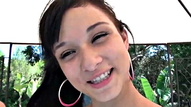 Lesbo teen licks out amateur pussy