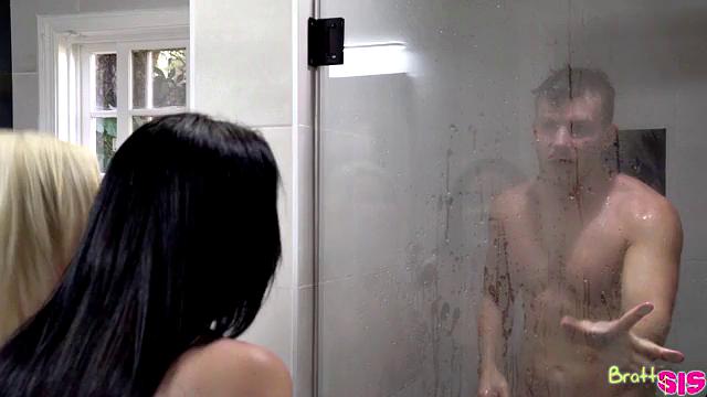 Two Step Sisters Get - S13:E2