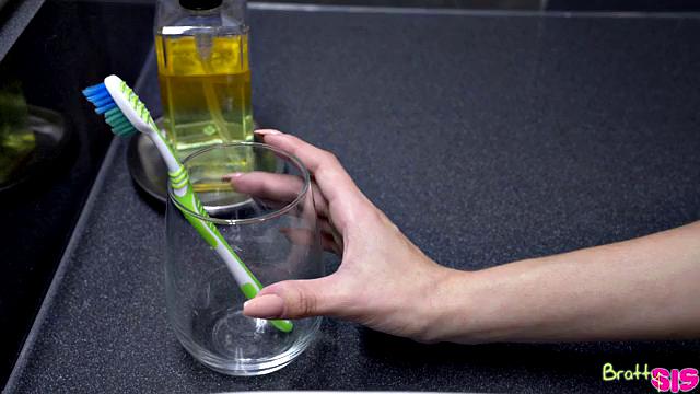 Two Step Sisters Get - S13:E2