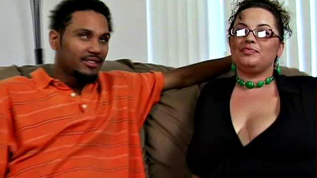 Busty BBW Shianna Has Goods