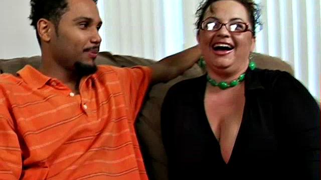 Busty BBW Shianna Has Goods