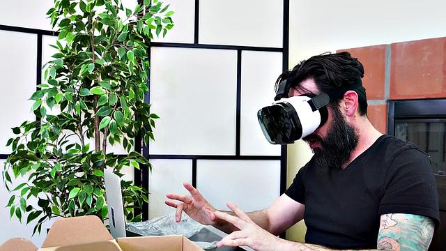 Watch this tattooed ebony babe in heels deepthroat and get her sidefucked