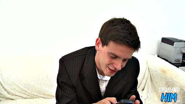 Round horny stud gets rimjob