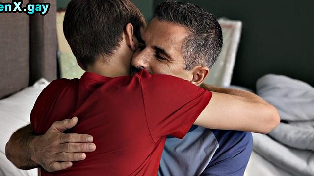 Manly DILF barebacks 21yo twink's asshole in boyz room