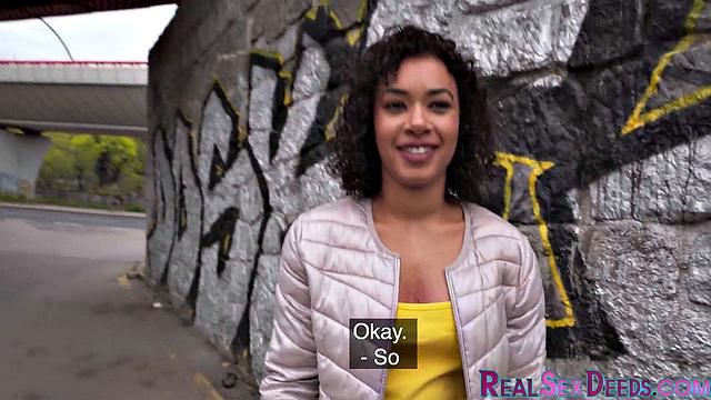 Fooled ebony babe pounded outdoor