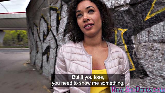 Fooled ebony babe pounded outdoor