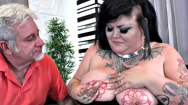 Watching Plumper Sasha Syren Fucking Dildo