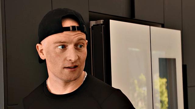 Squirting babe doggystyled in the kitchen