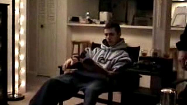 Винни шутит над прямолинейным Адамом и делает ему минет, чтобы жизнь не казалась скучной