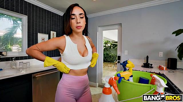 Bad Maid Is A Good Girl