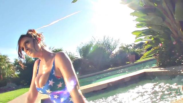 lana kendrick соблазняет в джакузи с американским бикини