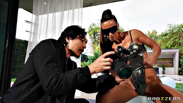 Miss Lexa Grants Access