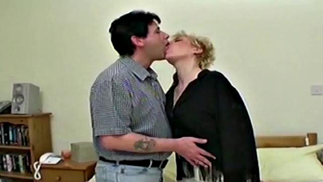 Mature amateur housewife pussy pounded