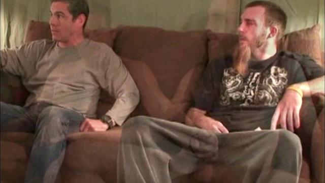 Матти ловко доводит взрослого мужика до оргазма рукой и ртом